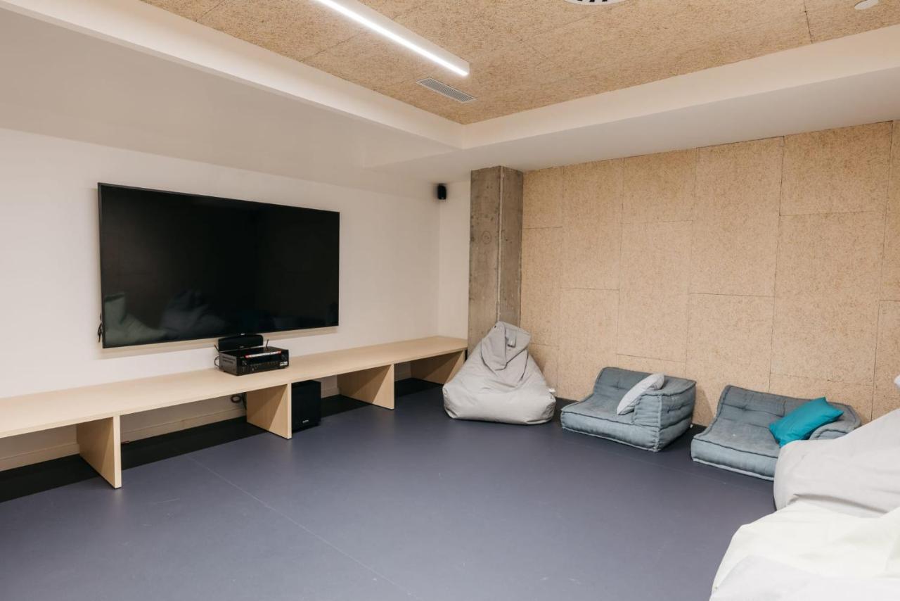 Pallars Student Accommodation: Spacious Studios for Barcelona Students Exterior photo